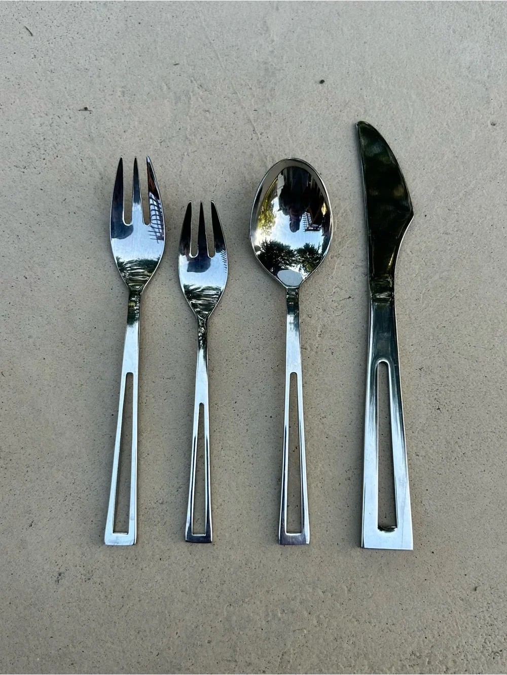 Supreme Cutlery Aperto Stainless Steel Flatware Set
